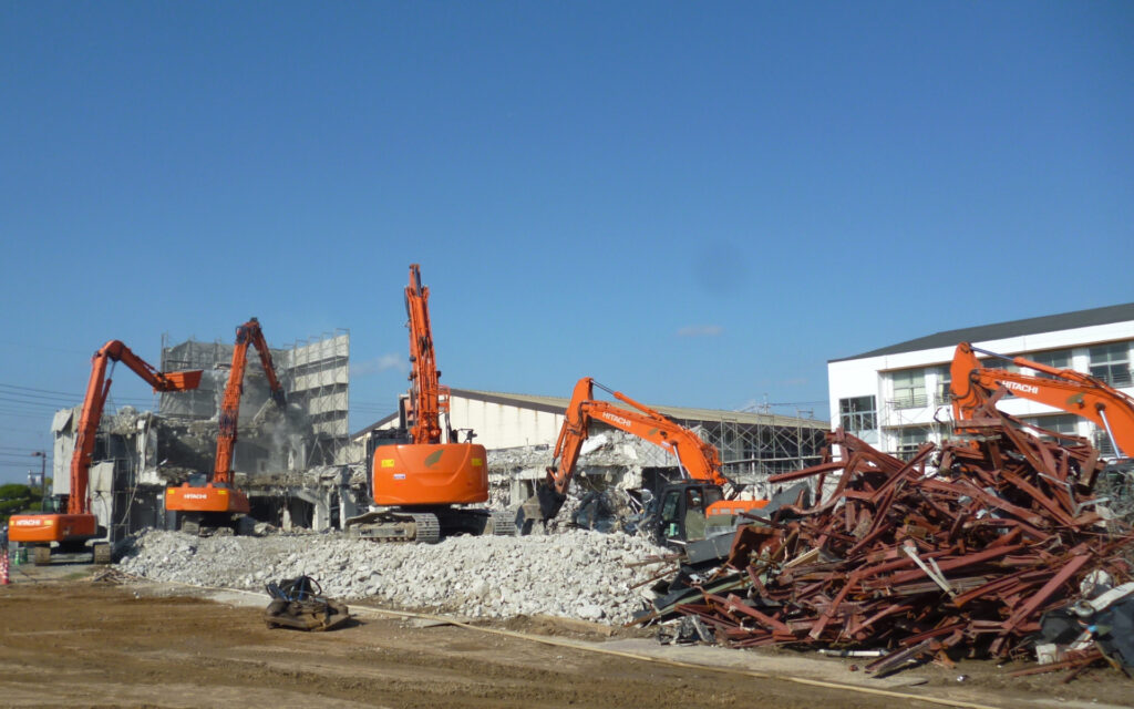 小学校解体工事